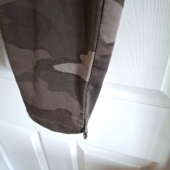 Wit and Wisdom Camo Pants - Picture 4 of 7